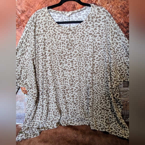 La Miel Leopard Print Drop Shoulder Tee - Picture 2 of 16